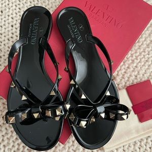 *BRAND NEW* Valentino Rockstud PVC Flat Thong Sandals